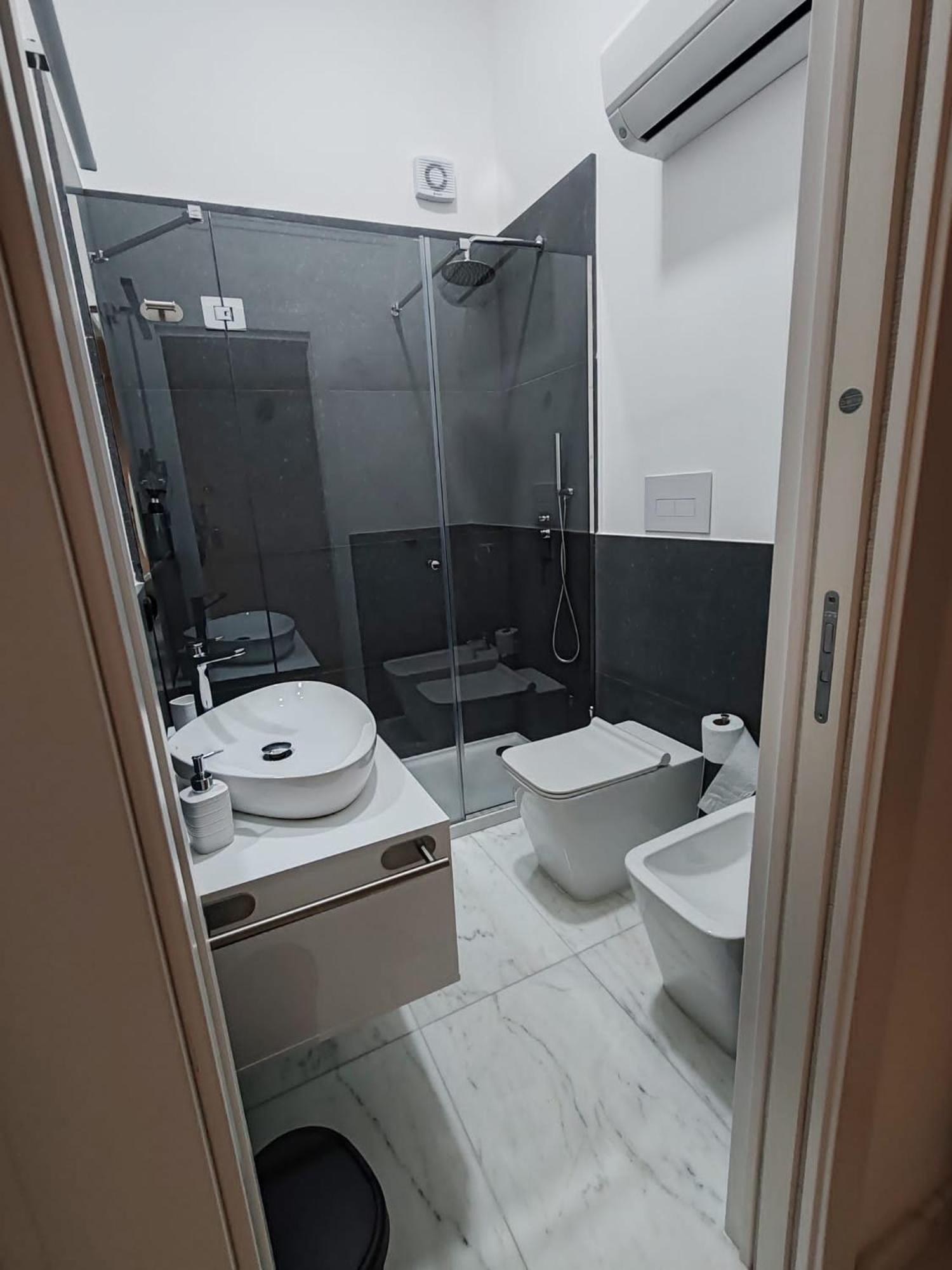 Lily Apartments Палермо Екстериор снимка