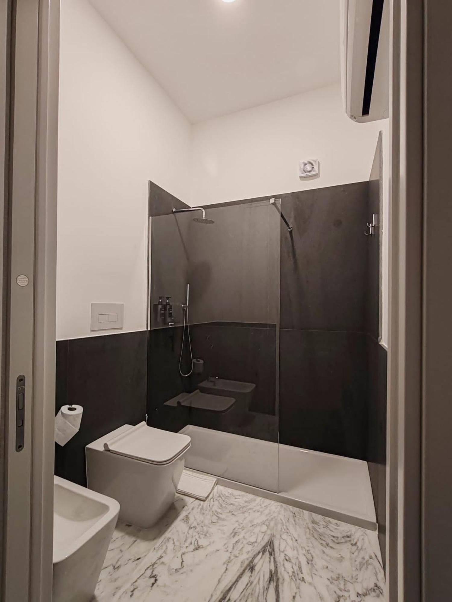 Lily Apartments Палермо Екстериор снимка