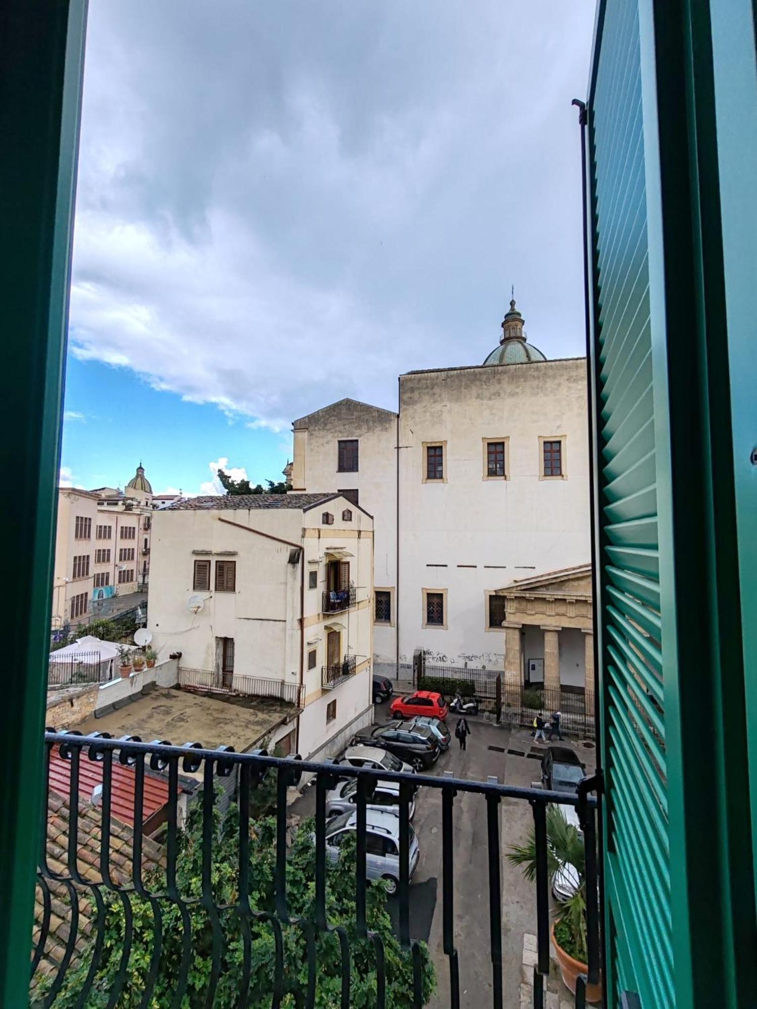 Lily Apartments Палермо Екстериор снимка