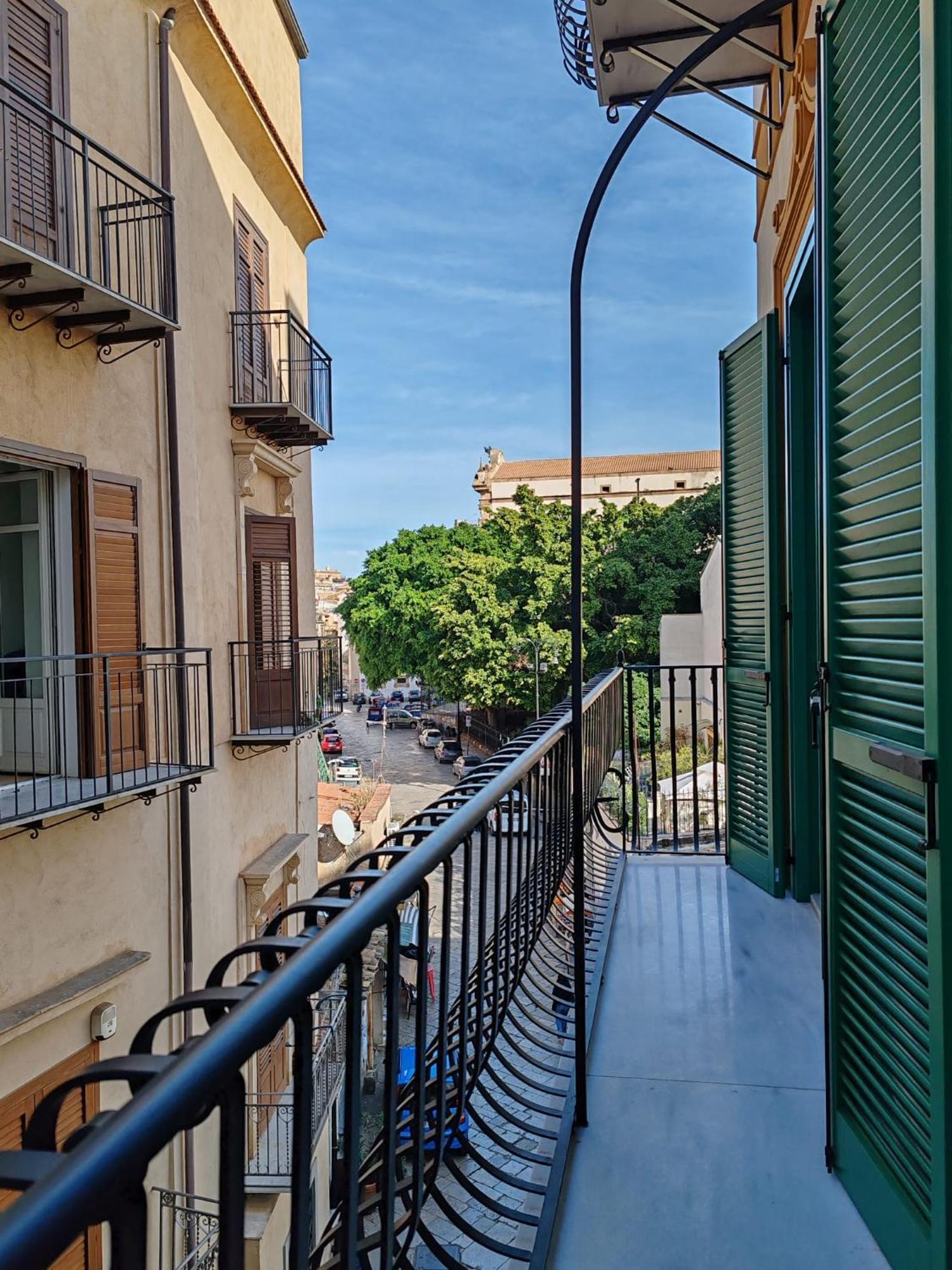 Lily Apartments Палермо Екстериор снимка